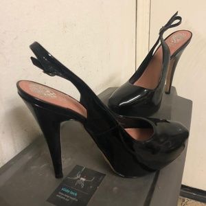 Vince Camuto black pumps